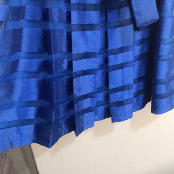 Dress - Picture 4 of 7